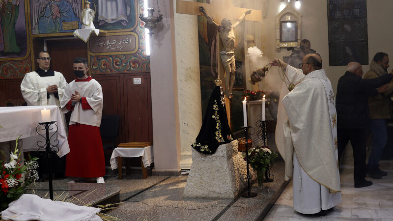 Bombardeos en la única iglesa católica de Gaza deja dos muertos y varios heridos
