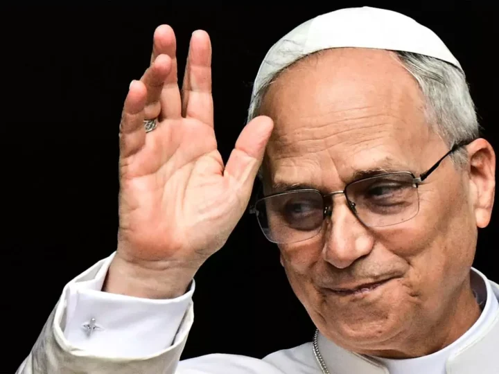 El papa llama a un «inmediato alto el fuego» tras condenar el ataque a la iglesia de Gaza